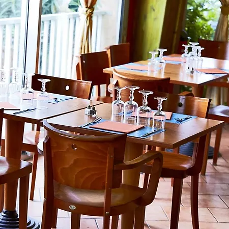 Ibis Styles St Raphael מלון